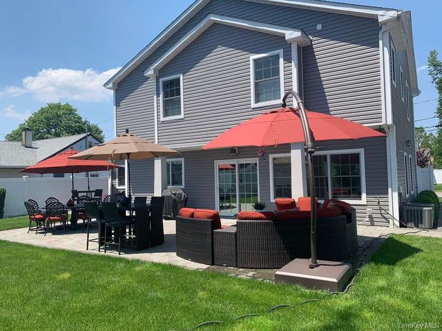 5 Vernon Street, Plainview, NY 11803