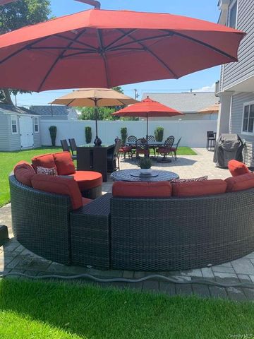 5 Vernon Street, Plainview, NY 11803