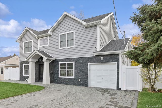 5 Vernon Street, Plainview, NY 11803