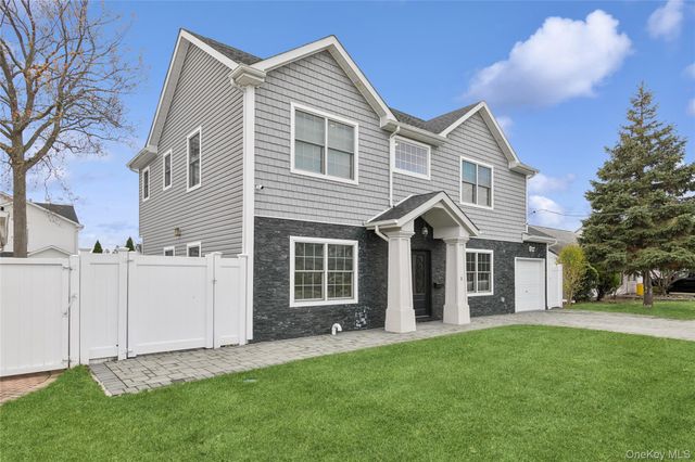 5 Vernon Street, Plainview, NY 11803