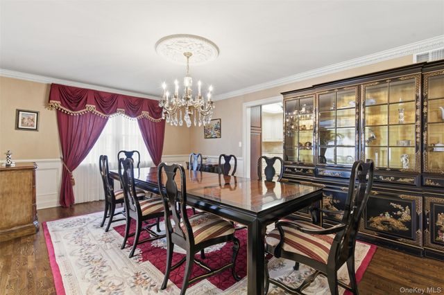 2 Knoll Lane, Glen Head, NY 11545