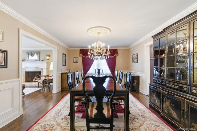 2 Knoll Lane, Glen Head, NY 11545