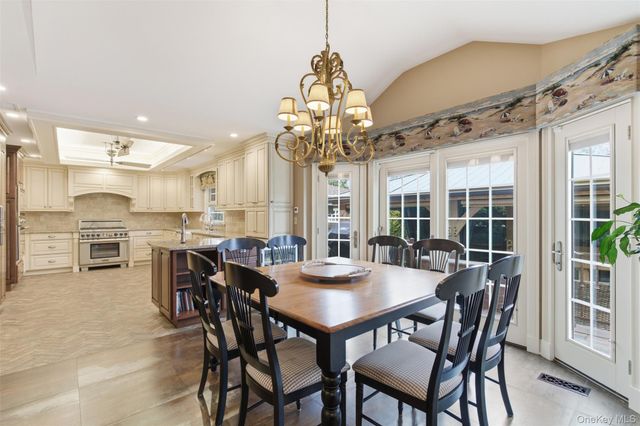 2 Knoll Lane, Glen Head, NY 11545