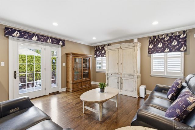 2 Knoll Lane, Glen Head, NY 11545