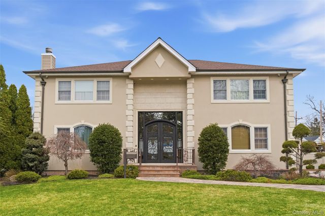 2 Knoll Lane, Glen Head, NY 11545