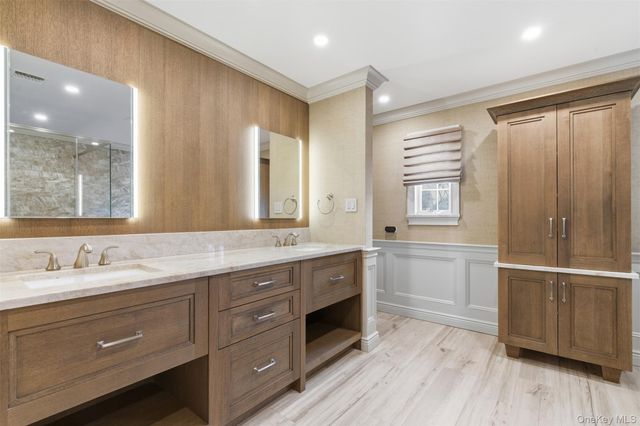 2 Knoll Lane, Glen Head, NY 11545