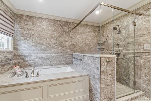 2 Knoll Lane, Glen Head, NY 11545