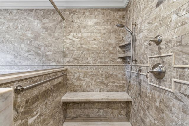 2 Knoll Lane, Glen Head, NY 11545