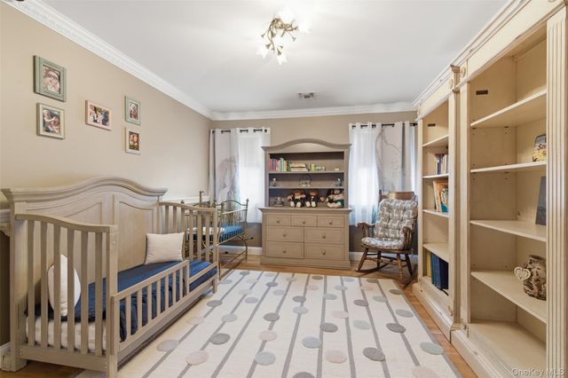 2 Knoll Lane, Glen Head, NY 11545