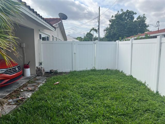 2820 NE 49th St, Fort Lauderdale, FL 33308