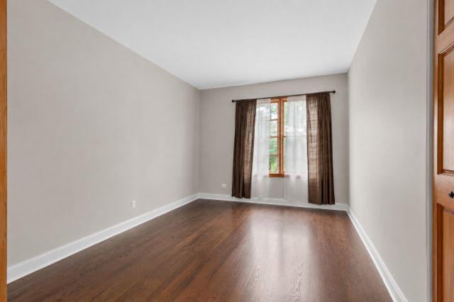 1305 Dancer Court, Libertyville, IL 60048