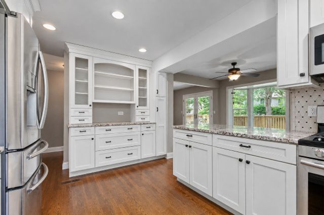 1305 Dancer Court, Libertyville, IL 60048