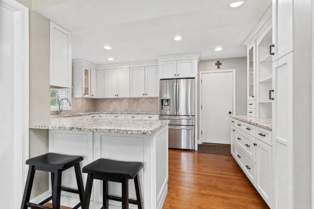 1305 Dancer Court, Libertyville, IL 60048