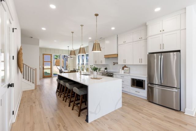 1215 Montgomery Ave, Nashville, TN 37207