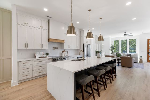 1215 Montgomery Ave, Nashville, TN 37207