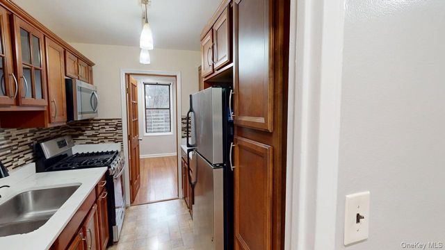 678 Warburton 6B, Yonkers, NY 10701