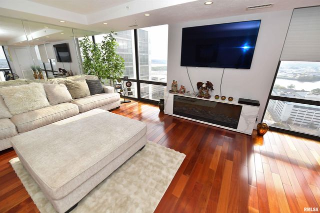 125 SW JEFFERSON Avenue W27SW, Peoria, IL 61602