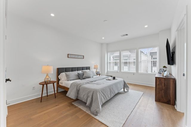 330 Neyland Street, Houston, TX 77022