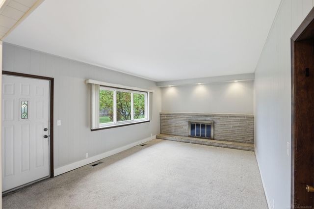 11220 Canterbury Drive, Warren, MI 48093