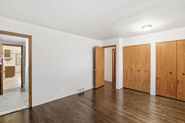 11220 Canterbury Drive, Warren, MI 48093