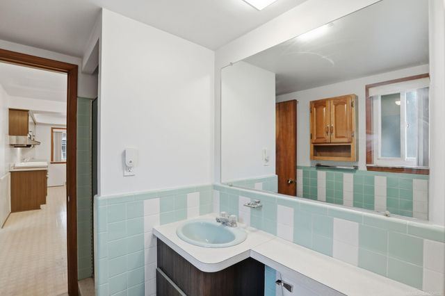 11220 Canterbury Drive, Warren, MI 48093