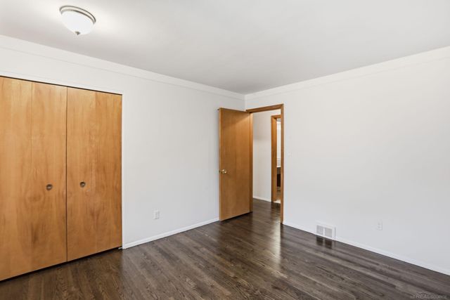 11220 Canterbury Drive, Warren, MI 48093