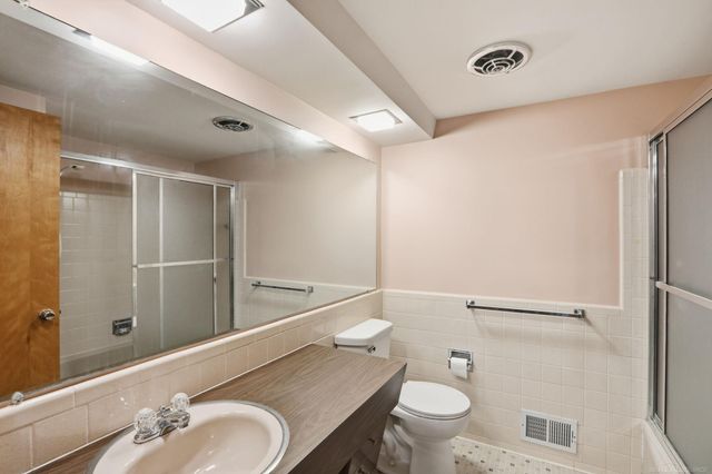 11220 Canterbury Drive, Warren, MI 48093