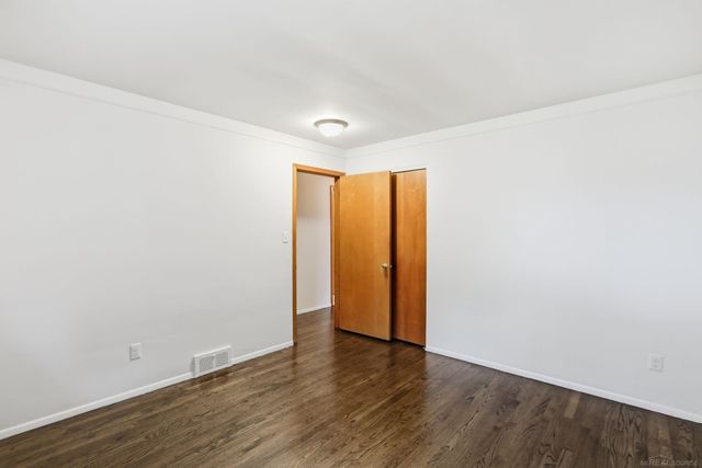 11220 Canterbury Drive, Warren, MI 48093