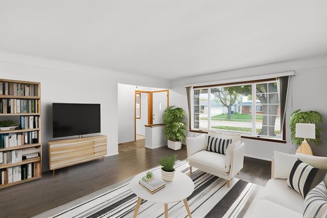 11220 Canterbury Drive, Warren, MI 48093