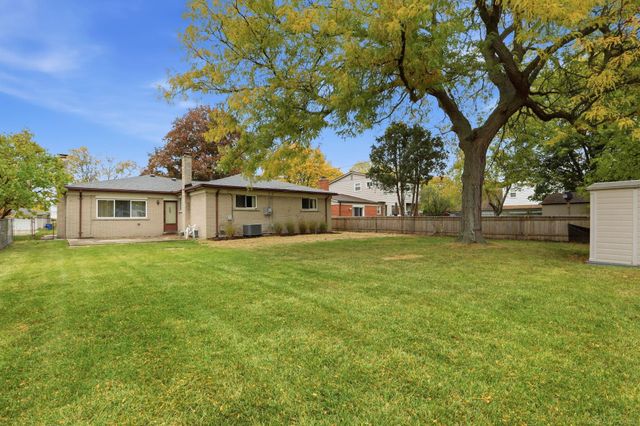 11220 Canterbury Drive, Warren, MI 48093