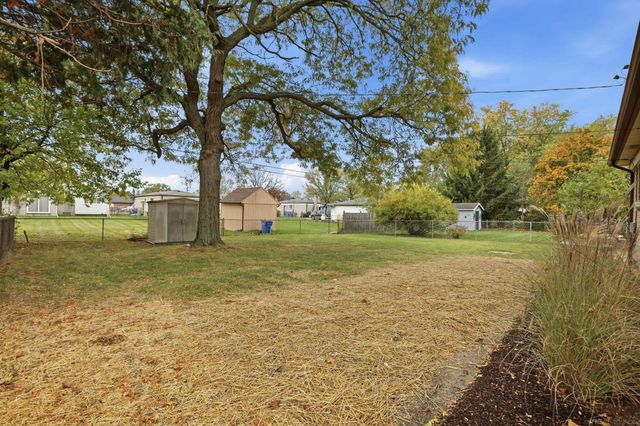 11220 Canterbury Drive, Warren, MI 48093