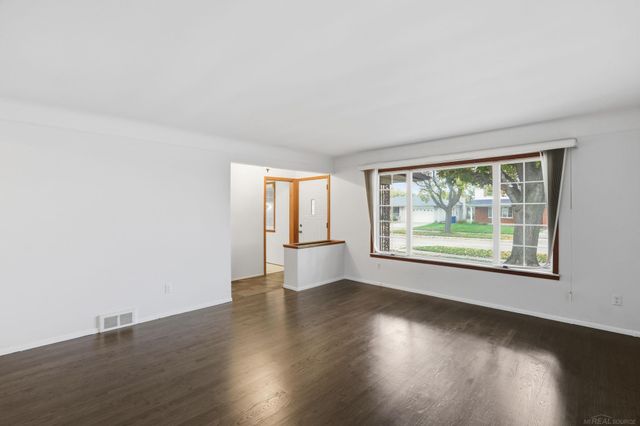 11220 Canterbury Drive, Warren, MI 48093