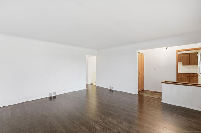 11220 Canterbury Drive, Warren, MI 48093