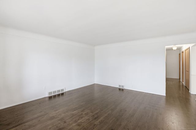 11220 Canterbury Drive, Warren, MI 48093