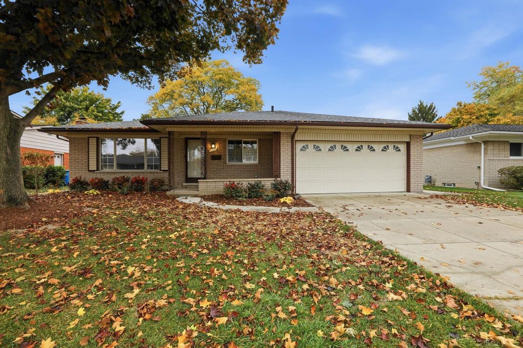 11220 Canterbury Drive, Warren, MI 48093