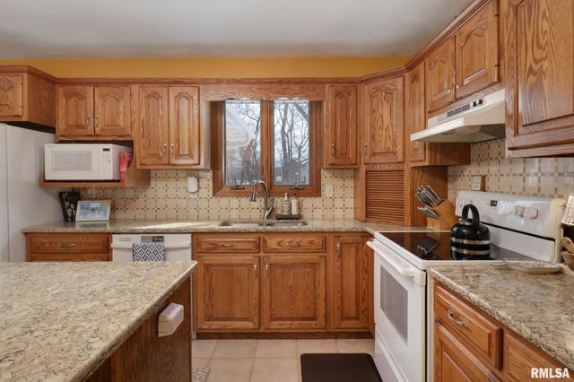 1404 DOWNING Court, Tremont, IL 61568