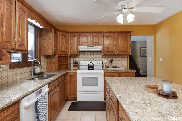 1404 DOWNING Court, Tremont, IL 61568