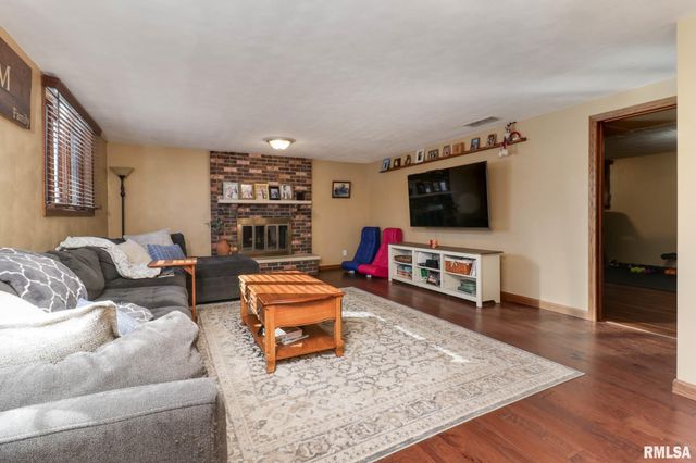 1404 DOWNING Court, Tremont, IL 61568