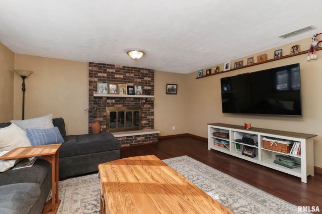 1404 DOWNING Court, Tremont, IL 61568