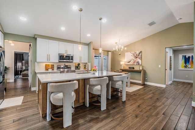 106 1ST AVENUE NE, Lutz, FL 33549