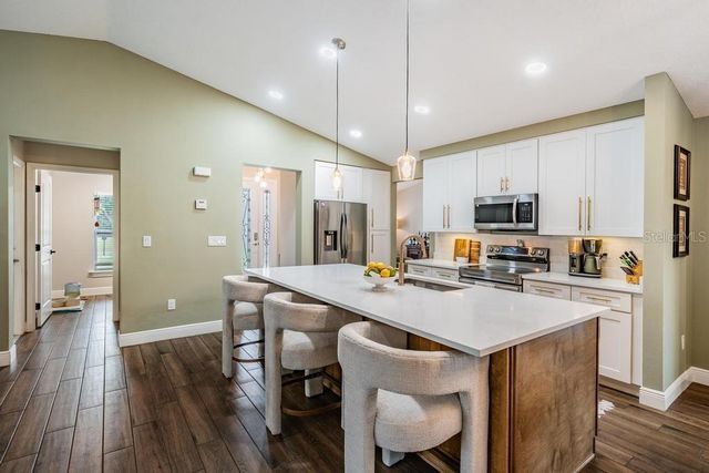 106 1ST AVENUE NE, Lutz, FL 33549