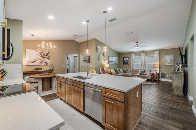 106 1ST AVENUE NE, Lutz, FL 33549