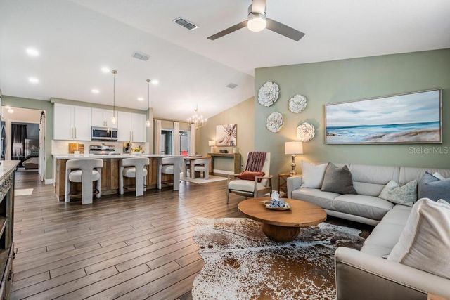 106 1ST AVENUE NE, Lutz, FL 33549