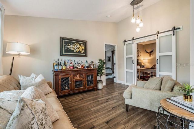 106 1ST AVENUE NE, Lutz, FL 33549