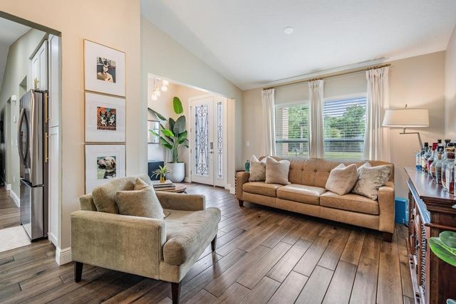 106 1ST AVENUE NE, Lutz, FL 33549