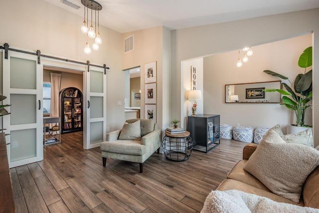 106 1ST AVENUE NE, Lutz, FL 33549