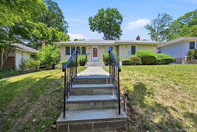 152 Nassau Drive, Albertson, NY 11507