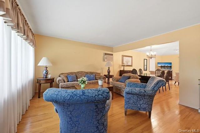 152 Nassau Drive, Albertson, NY 11507