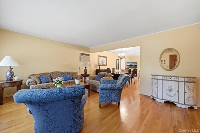 152 Nassau Drive, Albertson, NY 11507