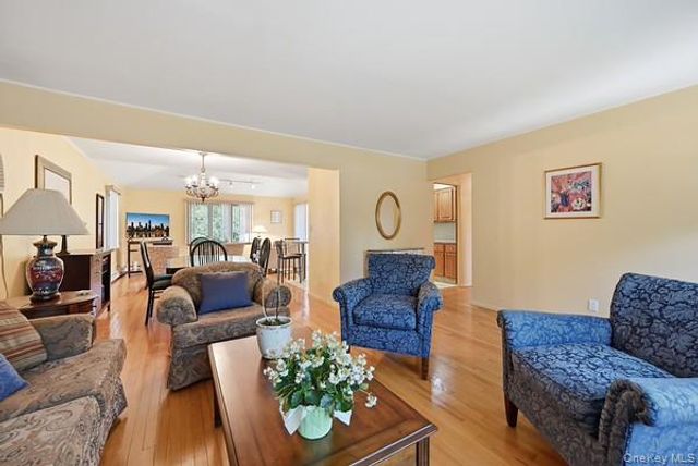 152 Nassau Drive, Albertson, NY 11507